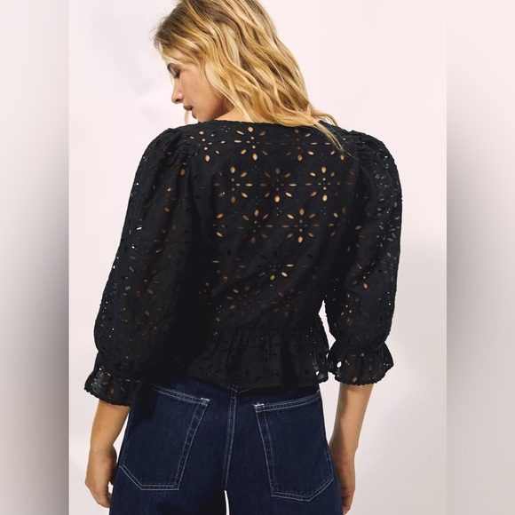 Black aritizia eyelet blouse in XS - Picture 6 of 9